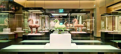     武威市博物馆“河西都会 天马故乡——武威历史文物展”展厅一景。图片由武威市博物馆提供