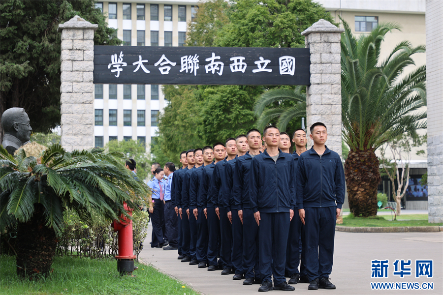 参赛队参观西南联大旧址（9月19日摄）。新华网发（昆明理工大学 供图）