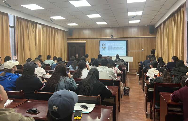 西藏大学课堂。清华大学供图